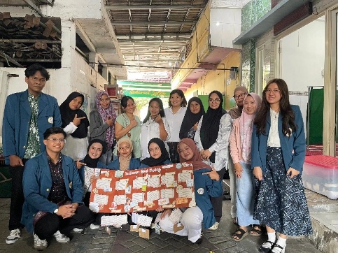 Peningkatan Literasi Penggunaan Sediaan Obat Padat melalui Program Edukasi Kesehatan pada Ibu Rumah Tangga