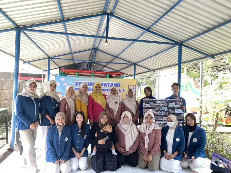 Ibu Posyandu Randu Agung Cermat Pilih Obat Anak - Shafiyyah NitiSara
