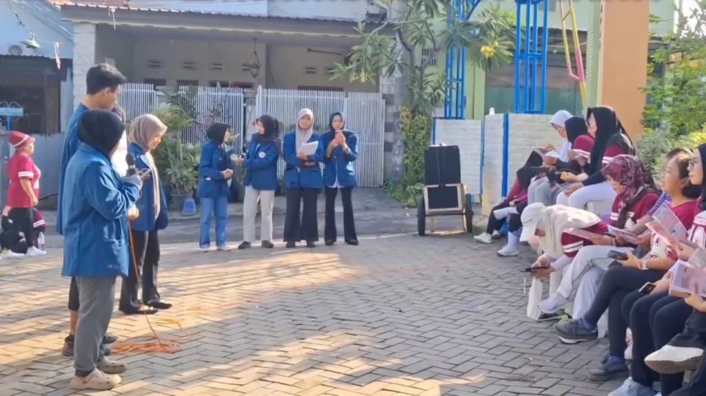 Edukasi bentuk sediaan obat oleh mahasiswa D-III Keperawatan Fakultas Vokasi Universitas Airlangga