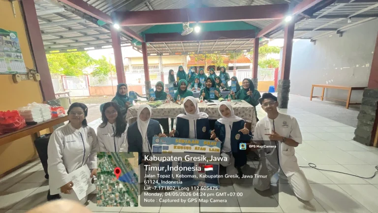 Mahasiswa Keperawatan UNAIR Edukasi Penggunaan Sediaan Obat Khusus kepada Ibu-Ibu PKK
