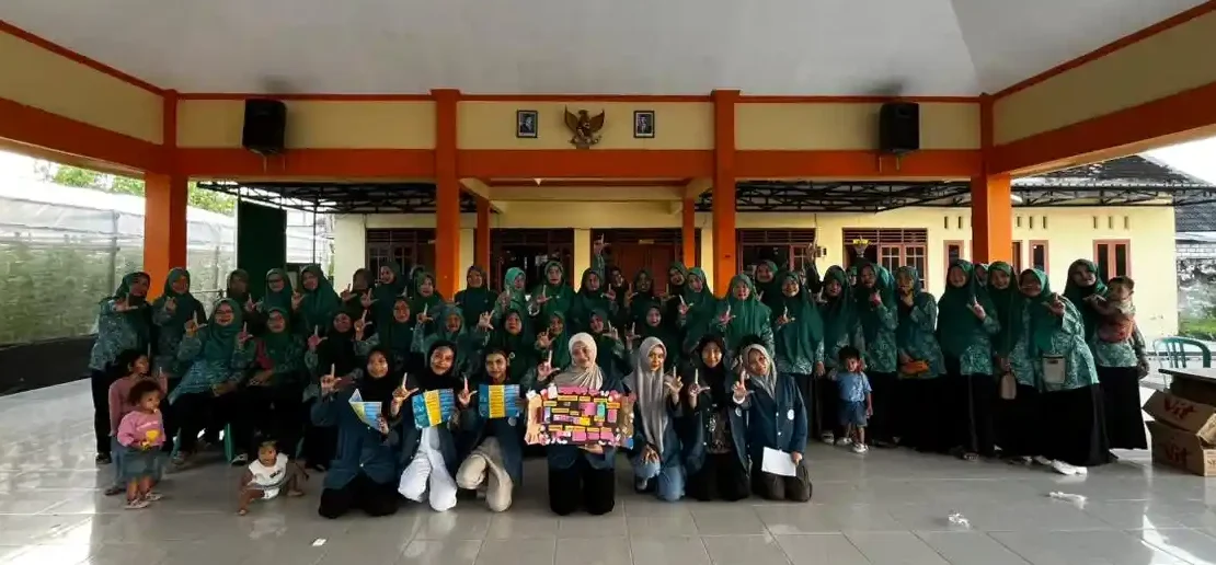 Edukasi membedakan jenis obat bagi warga Desa Pucuk