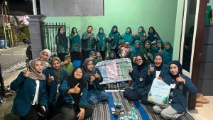 Edukasi sediaan obat khusus kepada masyarakat oleh mahasiswa D-III Keperawatan Fakultas Vokasi Universitas Airlangga
