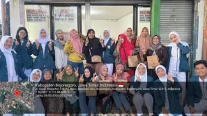 Penyuluhan obat setengah padat membantu warga Bojonegoro memahami jenis, fungsi, aturan pakai, dan penyimpanan obat secara aman.