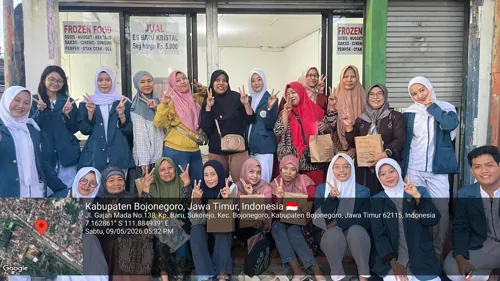 Penyuluhan obat setengah padat membantu warga Bojonegoro memahami jenis, fungsi, aturan pakai, dan penyimpanan obat secara aman.
