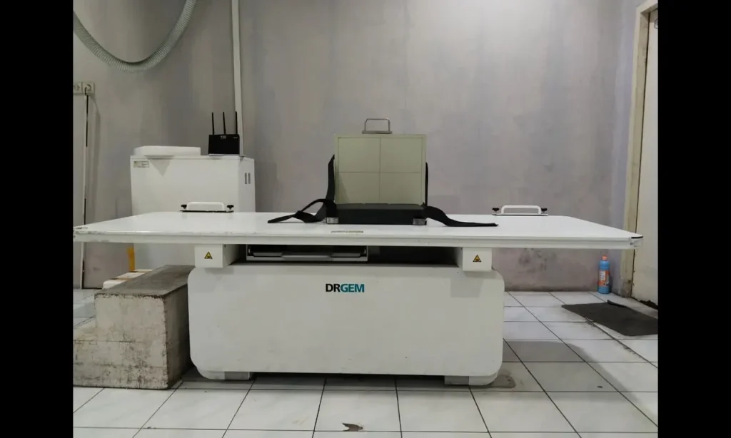 Alat Fiksasi Sebagai Kunci Diagnosis Radiografi Thorax Right Lateral Decubitus