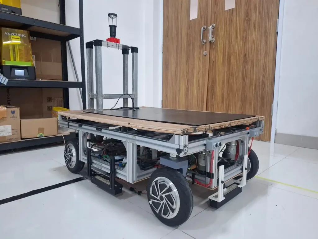 Inovasi Mahasiswa D-IV TRIK pada Robot Pengantar Barang Berbasis Kamera untuk Navigasi Adaptif di Lingkungan Industri