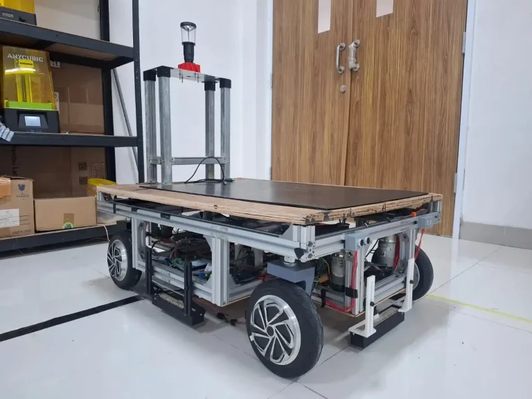 Inovasi Mahasiswa D-IV TRIK pada Robot Pengantar Barang Berbasis Kamera untuk Navigasi Adaptif di Lingkungan Industri