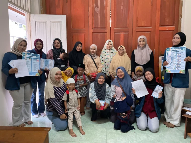 Health education program on safe medication administration for housewives in Gresik