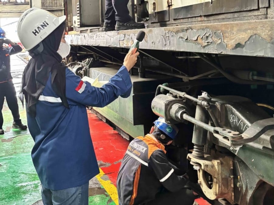 Hubungan Antara Intensitas Kebisingan dan Aktivitas Fisik dengan Tekanan Darah pada Pekerja di Area LOSD (UPT Depo Lokomotif Sidotopo)