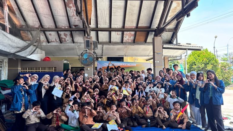 Sekolah Rakyat 2026 BEM Vokasi UNAIR Warnai Kegiatan Edukasi dan Kreativitas di SD Budi Dharma