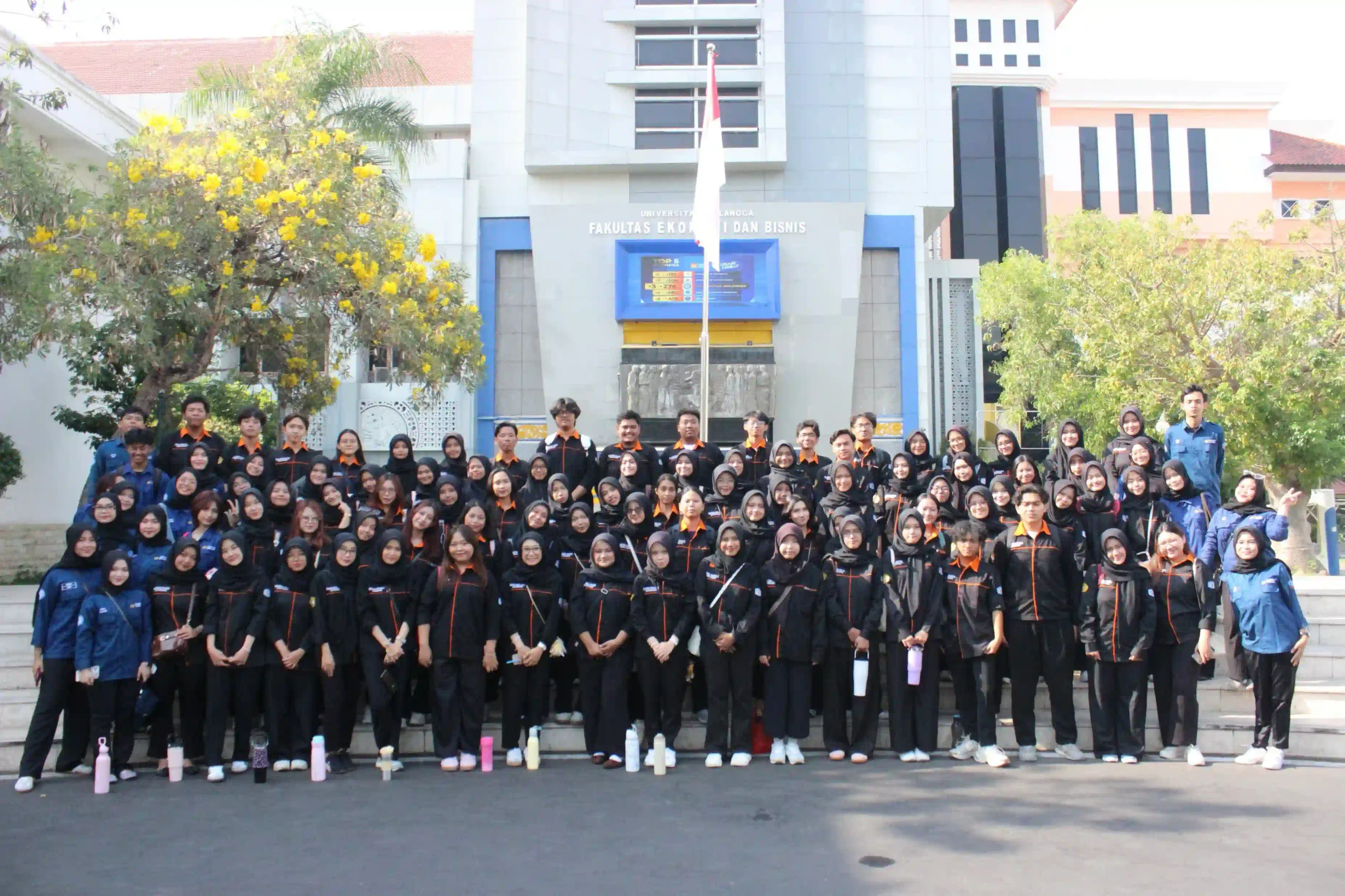 Uji Wawasan Pajak dan Tour Kampus: Semarak Campus Visit D-III Perpajakan UNAIR